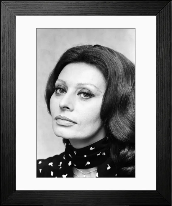 Framed Print : Sophia Loren pictured in Austria where she is filming the MGM movie Framed Print : Sophia Loren pictured in Austria where she is filming the MGM movie