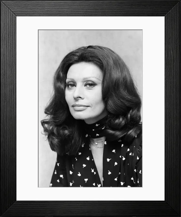 Framed Print : Sophia Loren pictured in Austria where she is filming the MGM movie Framed Print : Sophia Loren pictured in Austria where she is filming the MGM movie
