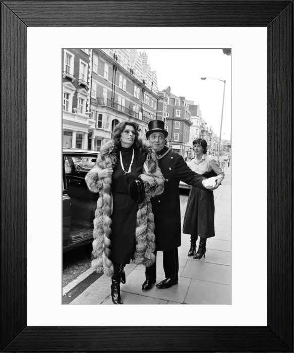 Framed Print : Sophia Loren arriving at Claridges Hotel, London. 25th March 1979