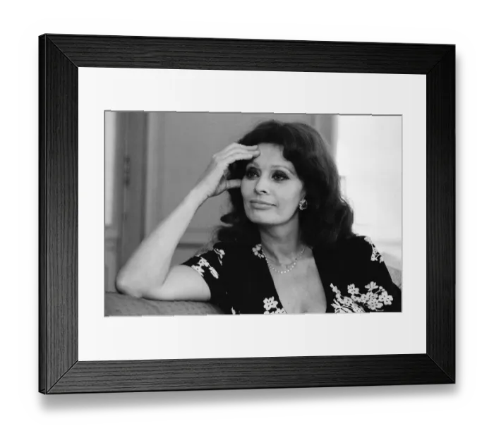 Framed Print : Sophia Loren who is in London to promote her latest book, pictured in her hotel suite