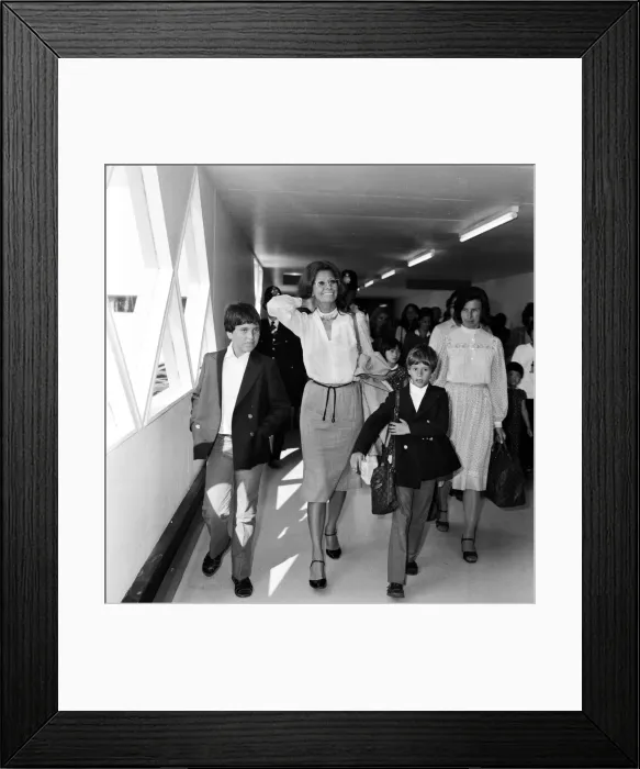 Framed Print : Sophia Loren and her sons Carlo Ponti, Jr. and Edoardo Ponti at London Airport Framed Print : Sophia Loren and her sons Carlo Ponti, Jr. and Edoardo Ponti at London Airport