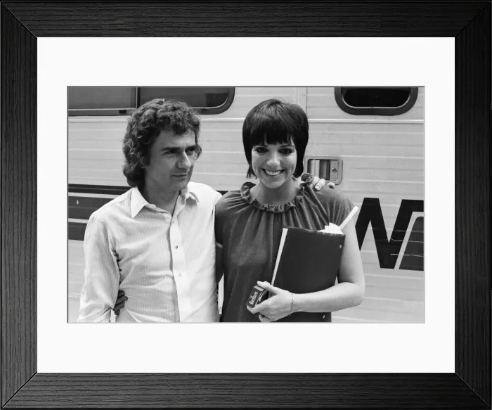 Framed Print : Dudley Moore and Liza Minnelli in New York. 18th July 1980 Framed Print : Dudley Moore and Liza Minnelli in New York. 18th July 1980