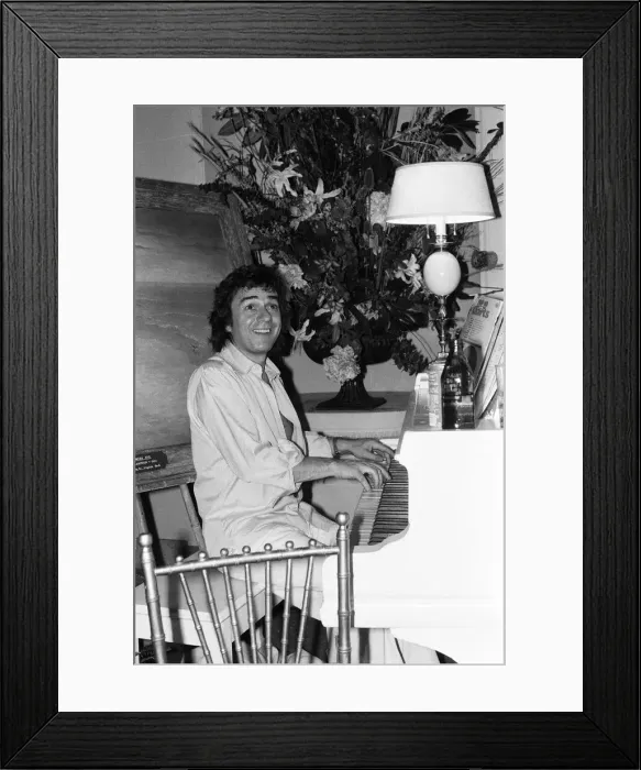 Framed Print : Dudley Moore in New York. 18th July 1980 Framed Print : Dudley Moore in New York. 18th July 1980