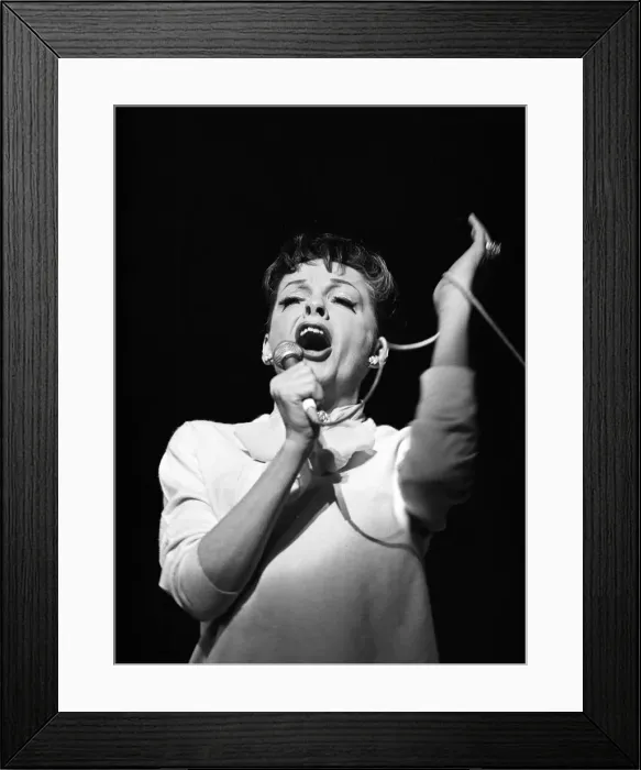 Framed Print : Judy Garland and her daughter are returning to the London Palladium for a repeat Framed Print : Judy Garland and her daughter are returning to the London Palladium for a repeat