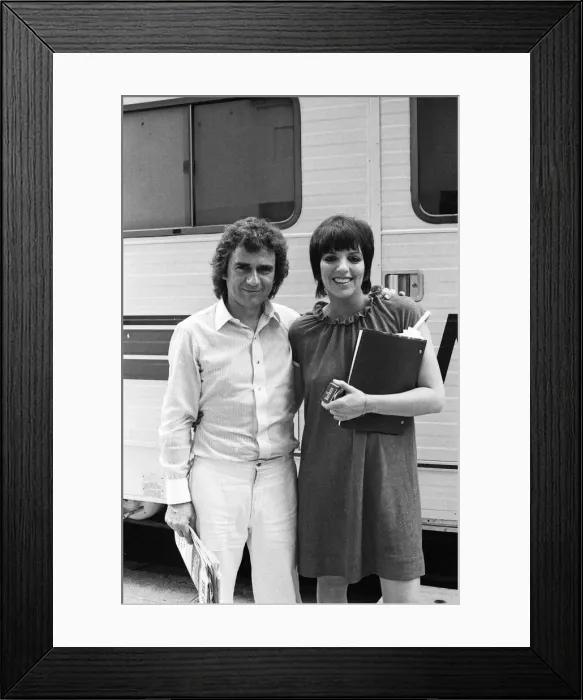 Framed Print : Dudley Moore and Liza Minnelli in New York. 18th July 1980 Framed Print : Dudley Moore and Liza Minnelli in New York. 18th July 1980
