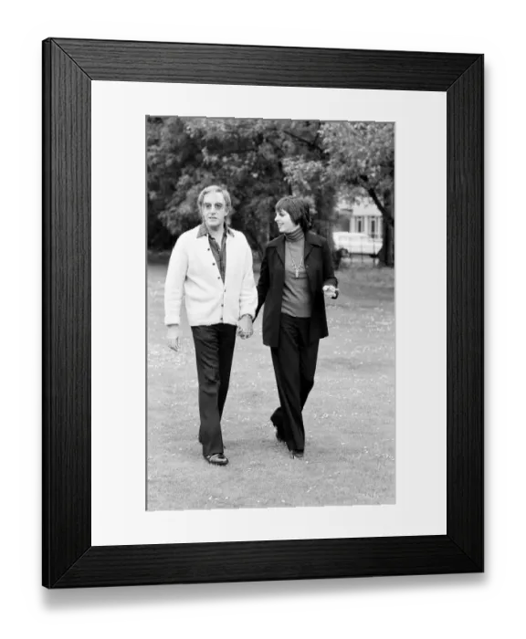 Framed Print : The happy couple, Liza Minnelli and Peter Sellers photographed at Shepperton Studios