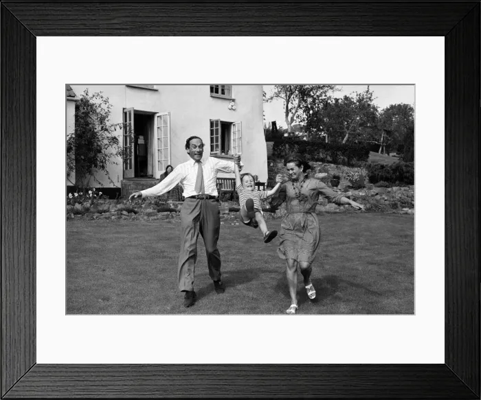 Framed Print : Jeremy Thorpe, his second wife Marion and his four year old son Rupert Framed Print : Jeremy Thorpe, his second wife Marion and his four year old son Rupert