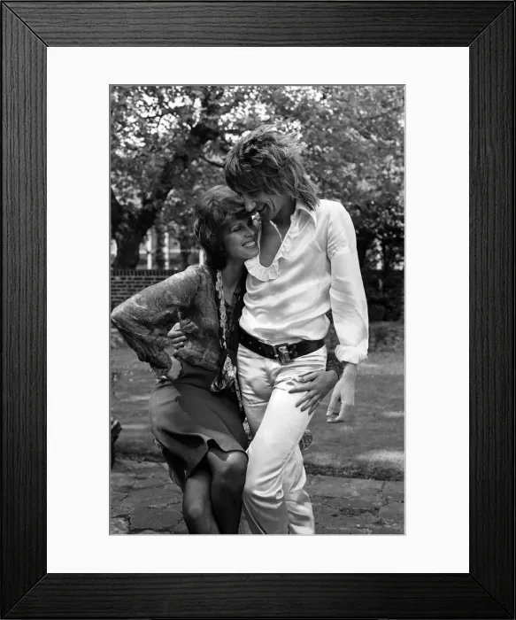 Framed Print : Pop singer Rod Stewart with his new girlfriend actress Joanna Lumley in her garden at her Framed Print : Pop singer Rod Stewart with his new girlfriend actress Joanna Lumley in her garden at her