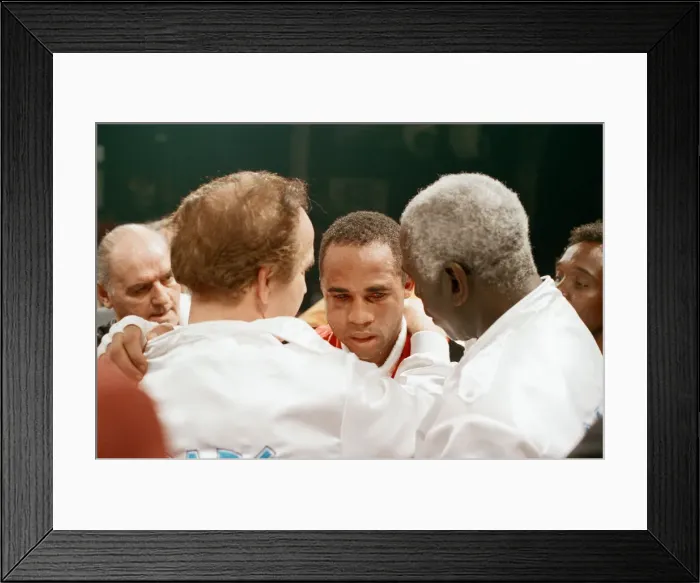 Framed Print : Lloyd Honeyghan vs Marlon Starling for the WBC Welterweight title