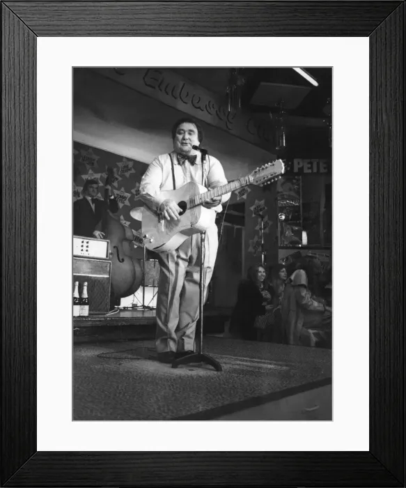 Framed Print : Bernard Manning performing at The Embassy Club in Manchester Framed Print : Bernard Manning performing at The Embassy Club in Manchester