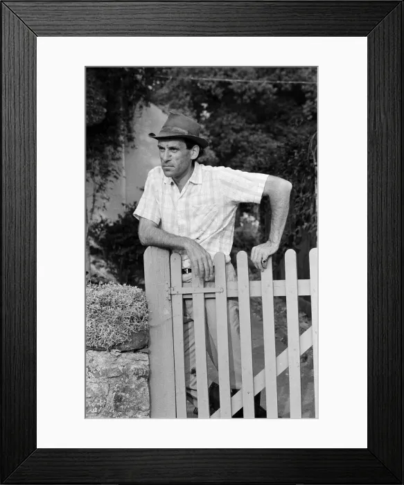 Framed Print : Jeremy Thorpe holidaying at home at his thatched cottage near Cobbaton, Umberleigh, Devon Framed Print : Jeremy Thorpe holidaying at home at his thatched cottage near Cobbaton, Umberleigh, Devon