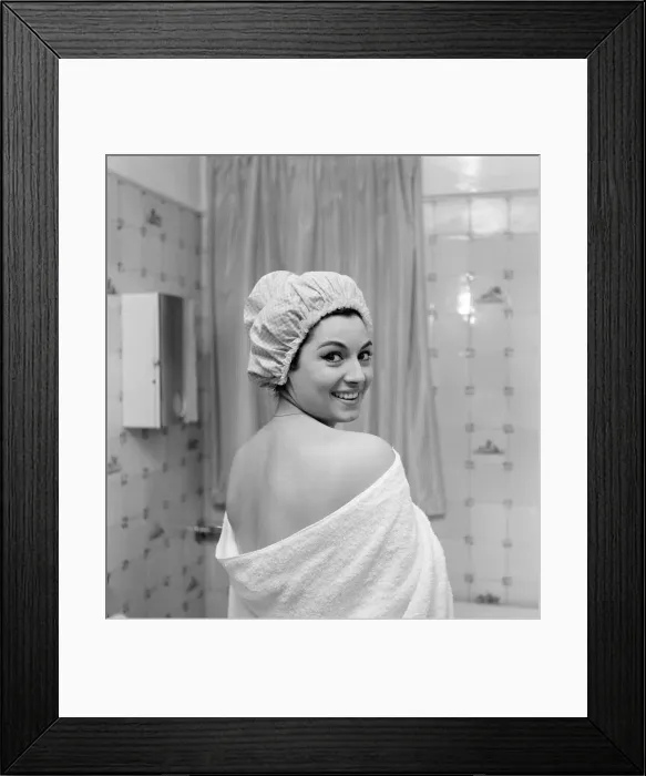 Framed Print : Rosanna Schiaffino, Italian actress, in the UK for the Royal Film Command Performance of Framed Print : Rosanna Schiaffino, Italian actress, in the UK for the Royal Film Command Performance of