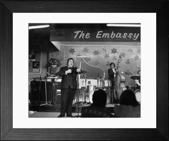 Framed Print : Bernard Manning performing at The Embassy Club in Manchester Framed Print : Bernard Manning performing at The Embassy Club in Manchester
