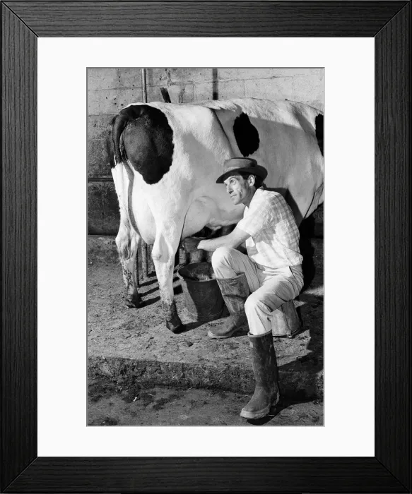 Framed Print : Jeremy Thorpe holidaying at home at his thatched cottage near Cobbaton, Umberleigh, Devon Framed Print : Jeremy Thorpe holidaying at home at his thatched cottage near Cobbaton, Umberleigh, Devon