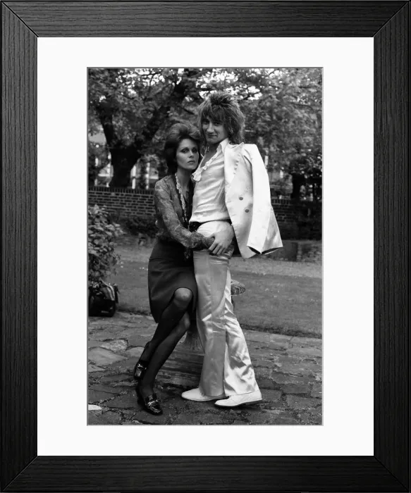 Framed Print : Pop singer Rod Stewart with his new girlfriend actress Joanna Lumley in her garden at her Framed Print : Pop singer Rod Stewart with his new girlfriend actress Joanna Lumley in her garden at her