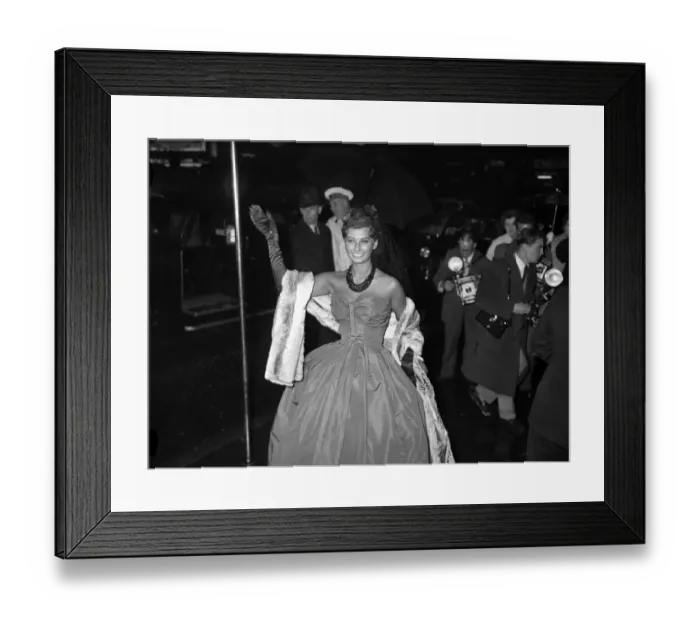 Framed Print : Sophia Loren at the film premier of The Key'29th May 1958 Framed Print : Sophia Loren at the film premier of The Key'29th May 1958