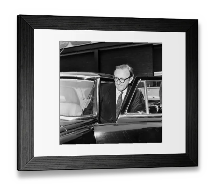 Framed Print : Secretary of State for Defence Lord Carrington pictured on arrival at Heathrow Airport Framed Print : Secretary of State for Defence Lord Carrington pictured on arrival at Heathrow Airport