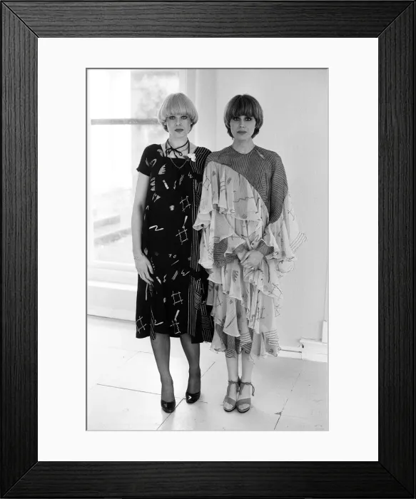 Framed Print : Actress Joanna Lumley with the winner of the Purdey haircut competition winner Framed Print : Actress Joanna Lumley with the winner of the Purdey haircut competition winner