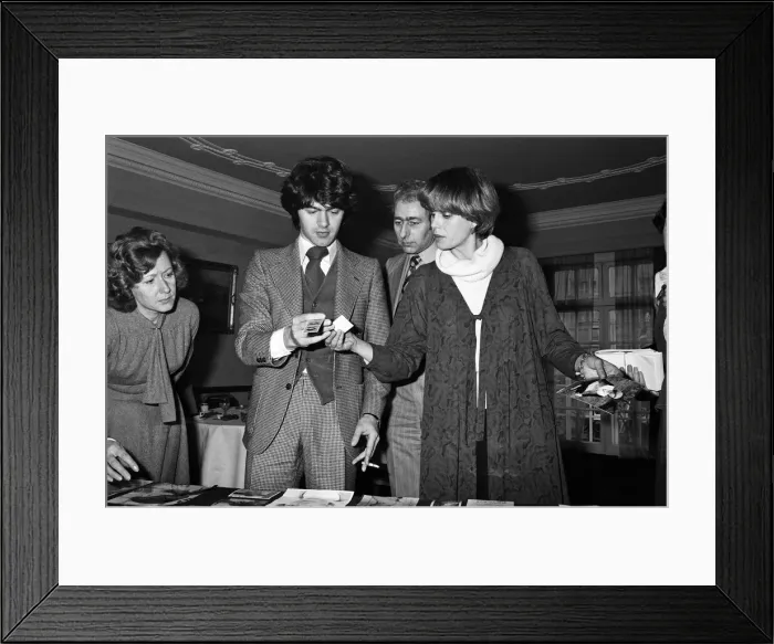 Framed Print : Actress Joanna Lumley judging a Purdey haircut lookalike contest with hairdresser John