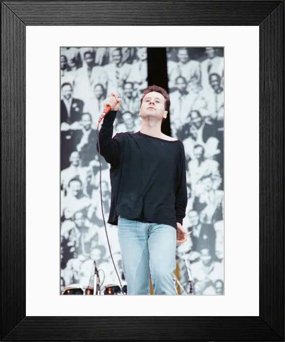 Framed Print : Jim Kerr, singer with the group Simple Minds, performing at the Nelson Mandela 70th