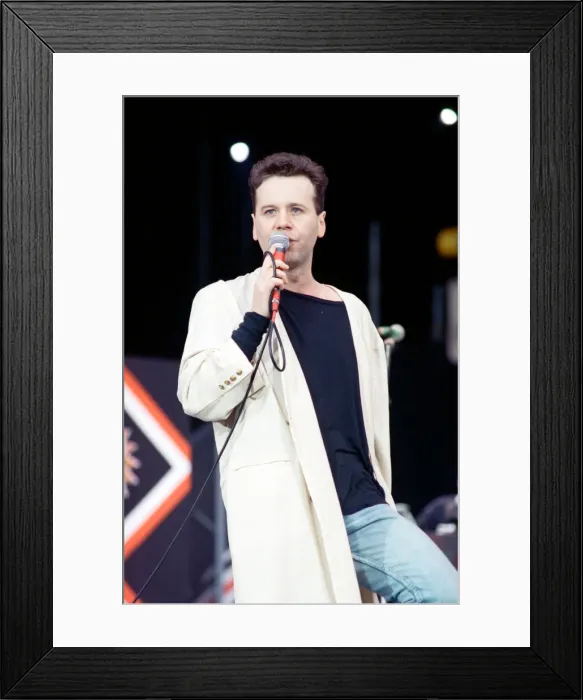 Framed Print : Jim Kerr, singer with the group Simple Minds, performing at the Nelson Mandela 70th