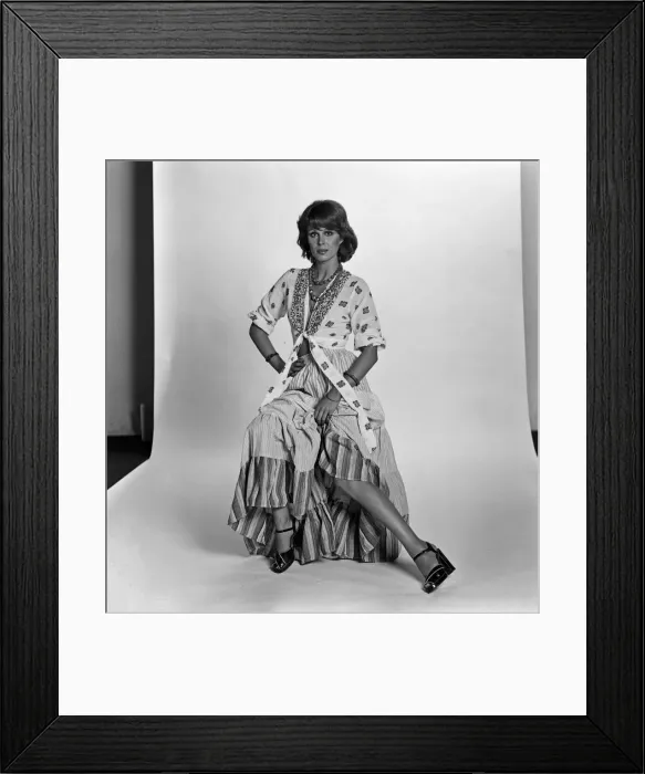 Framed Print : Actress Joanna Lumley. 5th September 1974 Framed Print : Actress Joanna Lumley. 5th September 1974