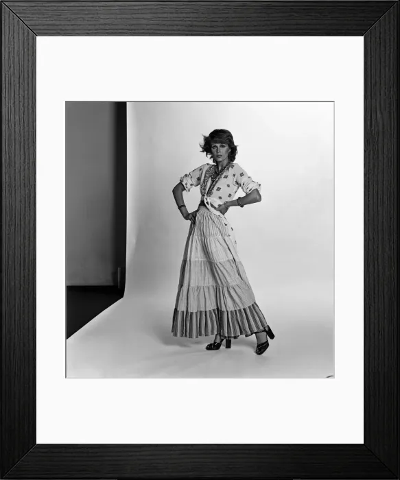 Framed Print : Actress Joanna Lumley. 5th September 1974 Framed Print : Actress Joanna Lumley. 5th September 1974