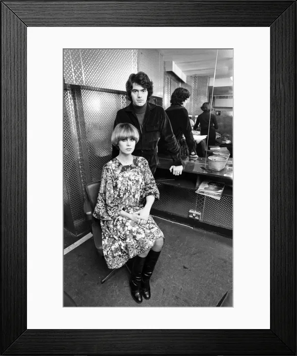 Framed Print : Actress Joanna Lumley models her Purdey'haircut with its creator Framed Print : Actress Joanna Lumley models her Purdey'haircut with its creator