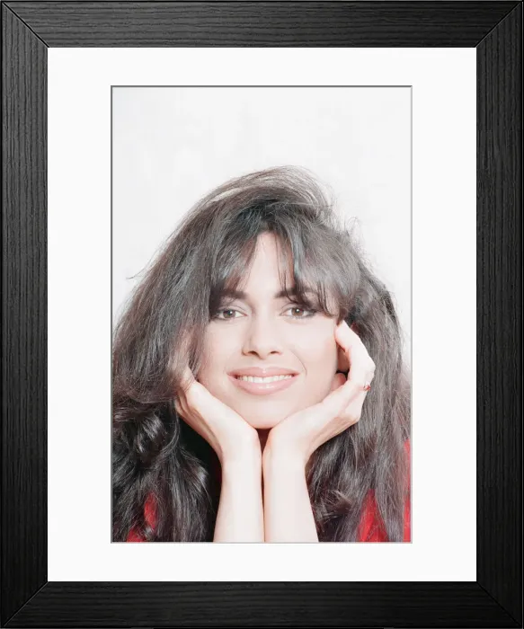 Framed Print : Susanna Hoffs, american singer, guitarist and actress, Studio Pix, London Framed Print : Susanna Hoffs, american singer, guitarist and actress, Studio Pix, London