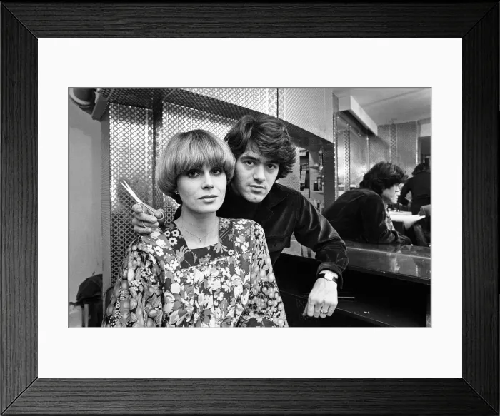 Framed Print : Actress Joanna Lumley models her Purdey'haircut with its creator Framed Print : Actress Joanna Lumley models her Purdey'haircut with its creator