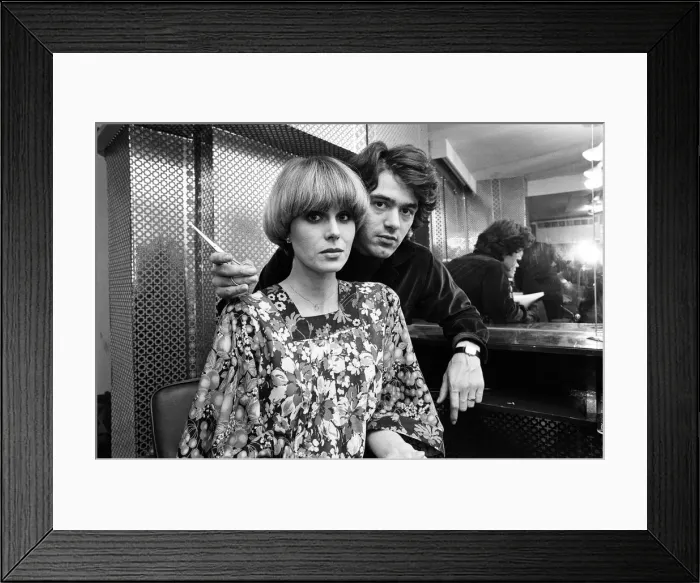 Framed Print : Actress Joanna Lumley models her Purdey'haircut with its creator Framed Print : Actress Joanna Lumley models her Purdey'haircut with its creator