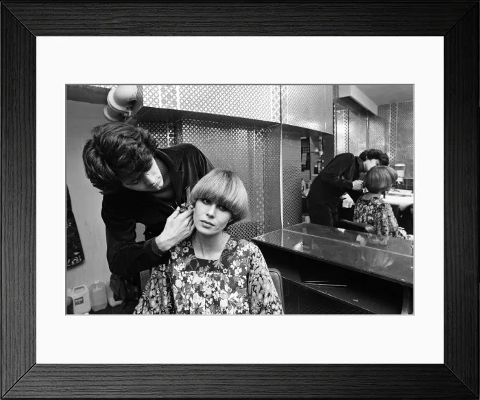 Framed Print : Actress Joanna Lumley models her Purdey'haircut with its creator Framed Print : Actress Joanna Lumley models her Purdey'haircut with its creator