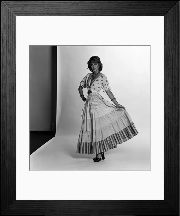 Framed Print : Actress Joanna Lumley. 5th September 1974 Framed Print : Actress Joanna Lumley. 5th September 1974