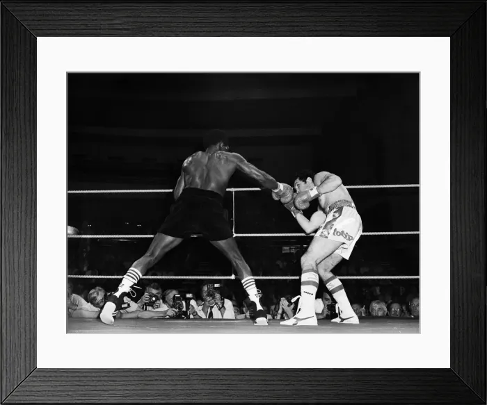 Framed Print : Maurice Hope v Rocky Mattioli (rematch). WBC World Super Welterweight Title at Conference Framed Print : Maurice Hope v Rocky Mattioli (rematch). WBC World Super Welterweight Title at Conference