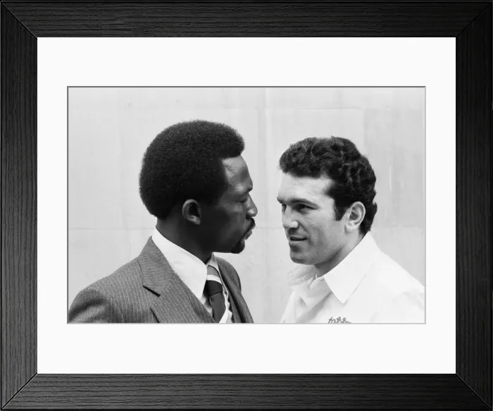 Framed Print : WBC World Super Welterweight champion Maurice Hope (left Framed Print : WBC World Super Welterweight champion Maurice Hope (left