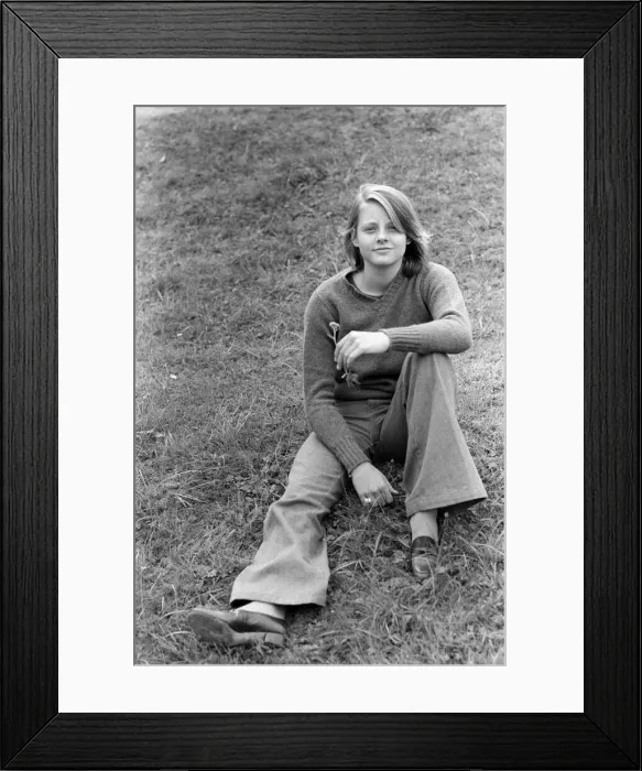 Framed Print : Jodie Foster on the set of Candleshoe'at Compton Wynyates house, Warwickshire Framed Print : Jodie Foster on the set of Candleshoe'at Compton Wynyates house, Warwickshire