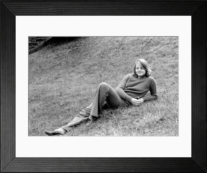 Framed Print : Jodie Foster on the set of Candleshoe'at Compton Wynyates house, Warwickshire
