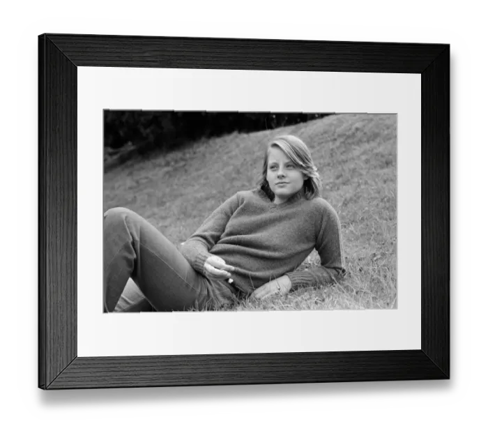 Framed Print : Jodie Foster on the set of Candleshoe'at Compton Wynyates house, Warwickshire
