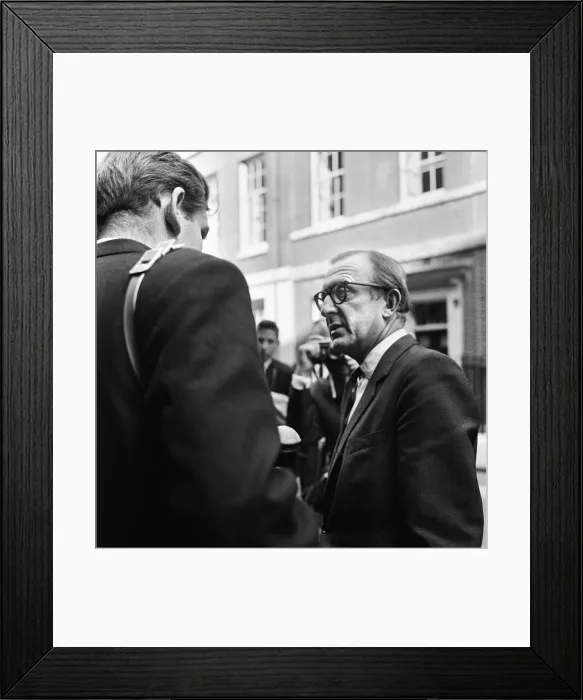 Framed Print : Ministers in Downing Street during talks between Alec Douglas-Home Framed Print : Ministers in Downing Street during talks between Alec Douglas-Home