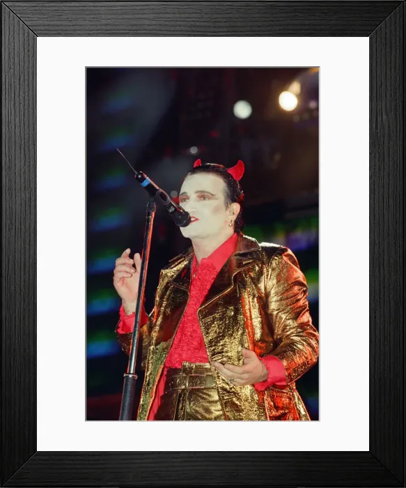 Framed Print : U2 in concert on the Zoo TV Tour, Wembley Stadium. Bono performing on stage Framed Print : U2 in concert on the Zoo TV Tour, Wembley Stadium. Bono performing on stage
