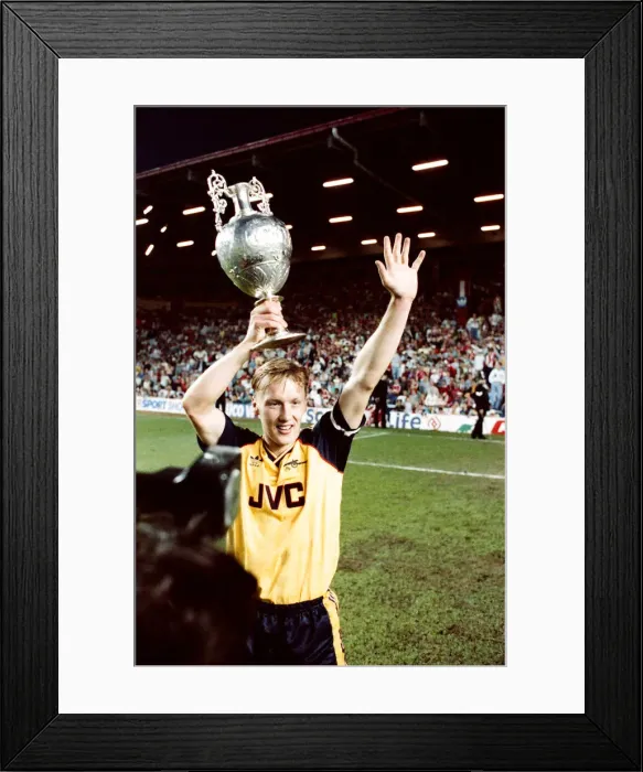 Framed Print : Liverpool 0 v 2 Arsenal, Division One League Title clincher at Anfield, Liverpool Framed Print : Liverpool 0 v 2 Arsenal, Division One League Title clincher at Anfield, Liverpool