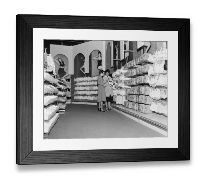 Framed Print : First look at new Tesco Store, England, Saturday 20th October 1979. (Location TBC) Framed Print : First look at new Tesco Store, England, Saturday 20th October 1979. (Location TBC)
