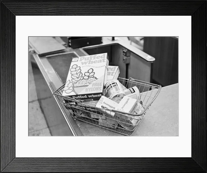 Framed Print : Tesco Supermarket, Elephant and Castle, London, Monday 24th February 1969 Framed Print : Tesco Supermarket, Elephant and Castle, London, Monday 24th February 1969