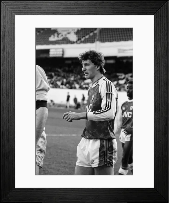Framed Print : Reading Reserves v Arsenal Reserves held at Highbury. Tony Adams. 16th February 1991 Framed Print : Reading Reserves v Arsenal Reserves held at Highbury. Tony Adams. 16th February 1991
