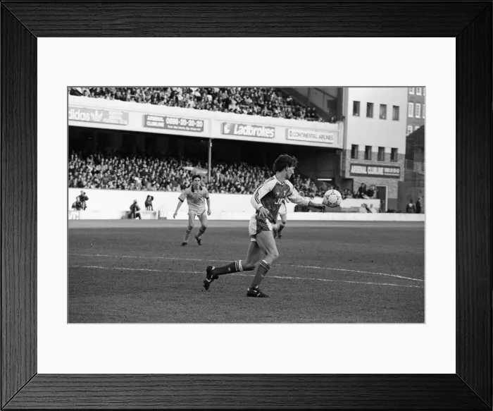 Framed Print : Reading Reserves v Arsenal Reserves held at Highbury. Tony Adams. 16th February 1991 Framed Print : Reading Reserves v Arsenal Reserves held at Highbury. Tony Adams. 16th February 1991