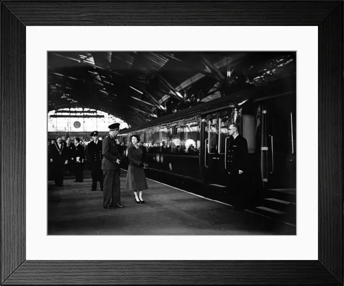 Framed Print : Princess Elizabeth and Prince Philip in Liverpool. The Royal couple at Lime Street