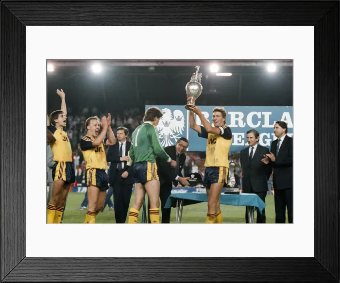 Framed Print : Liverpool 0 v 2 Arsenal, Division One League Title clincher at Anfield, Liverpool Framed Print : Liverpool 0 v 2 Arsenal, Division One League Title clincher at Anfield, Liverpool