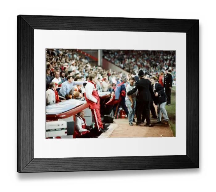 Framed Print : Liverpool 0 v 2 Arsenal, Division One League Title clincher at Anfield, Liverpool Framed Print : Liverpool 0 v 2 Arsenal, Division One League Title clincher at Anfield, Liverpool