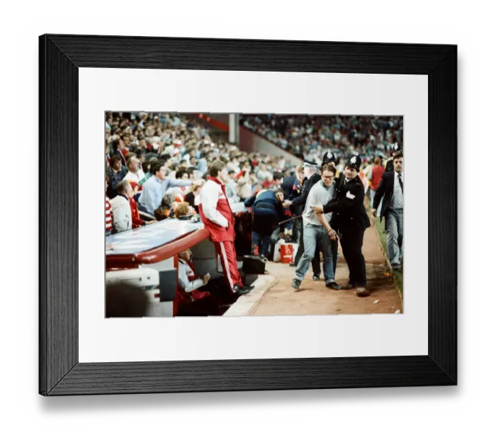 Framed Print : Liverpool 0 v 2 Arsenal, Division One League Title clincher at Anfield, Liverpool Framed Print : Liverpool 0 v 2 Arsenal, Division One League Title clincher at Anfield, Liverpool