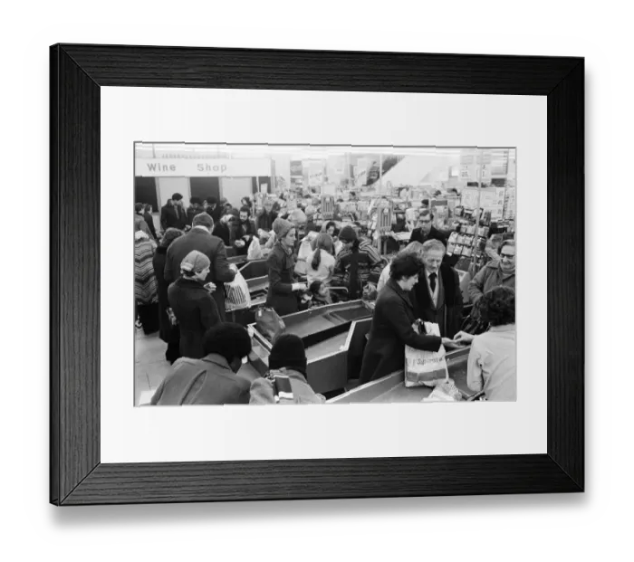 Framed Print : Scenes inside a Tesco supermarket. 5th January 1979 Framed Print : Scenes inside a Tesco supermarket. 5th January 1979
